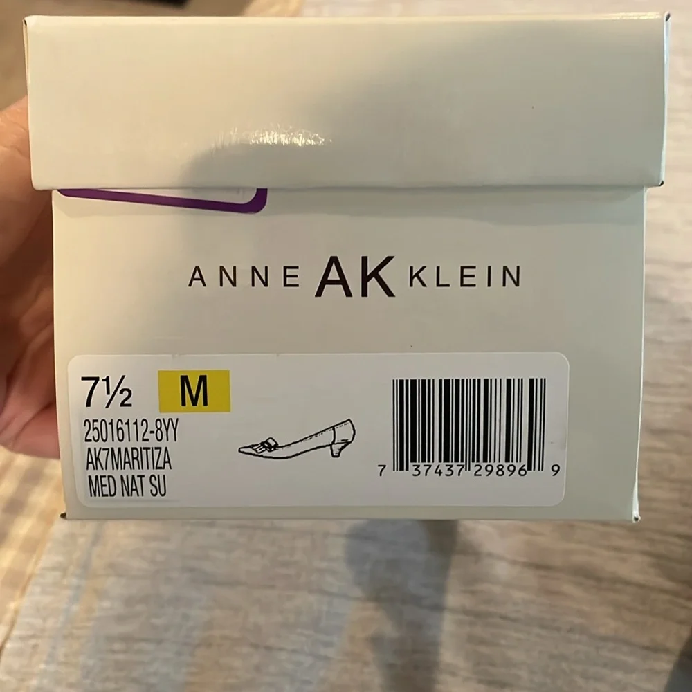 Anne Klein (new) suede iflex kitten heels - Picture 8 of 8